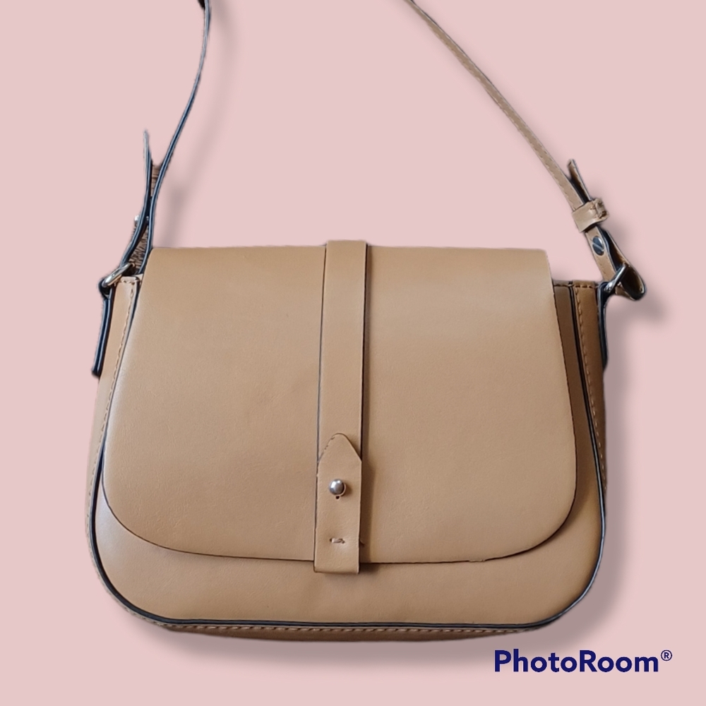 GAP Cross Body purse in Beige